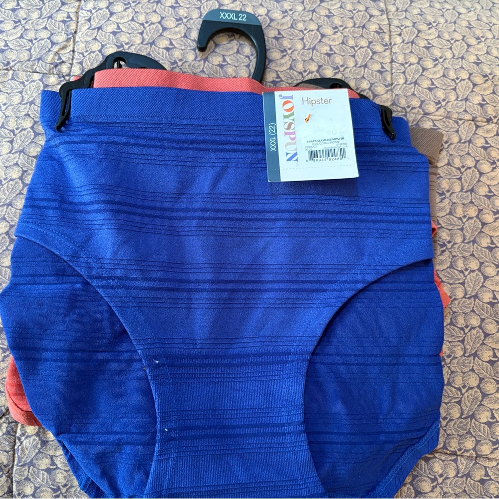 Woman’s Underwear package of 3 Hipsters 3X NWT